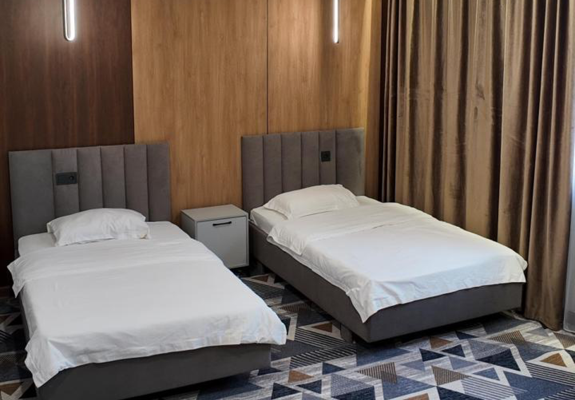 Номер TWIN в отеле IRIS LUX, Тараз: две раздельные кровати