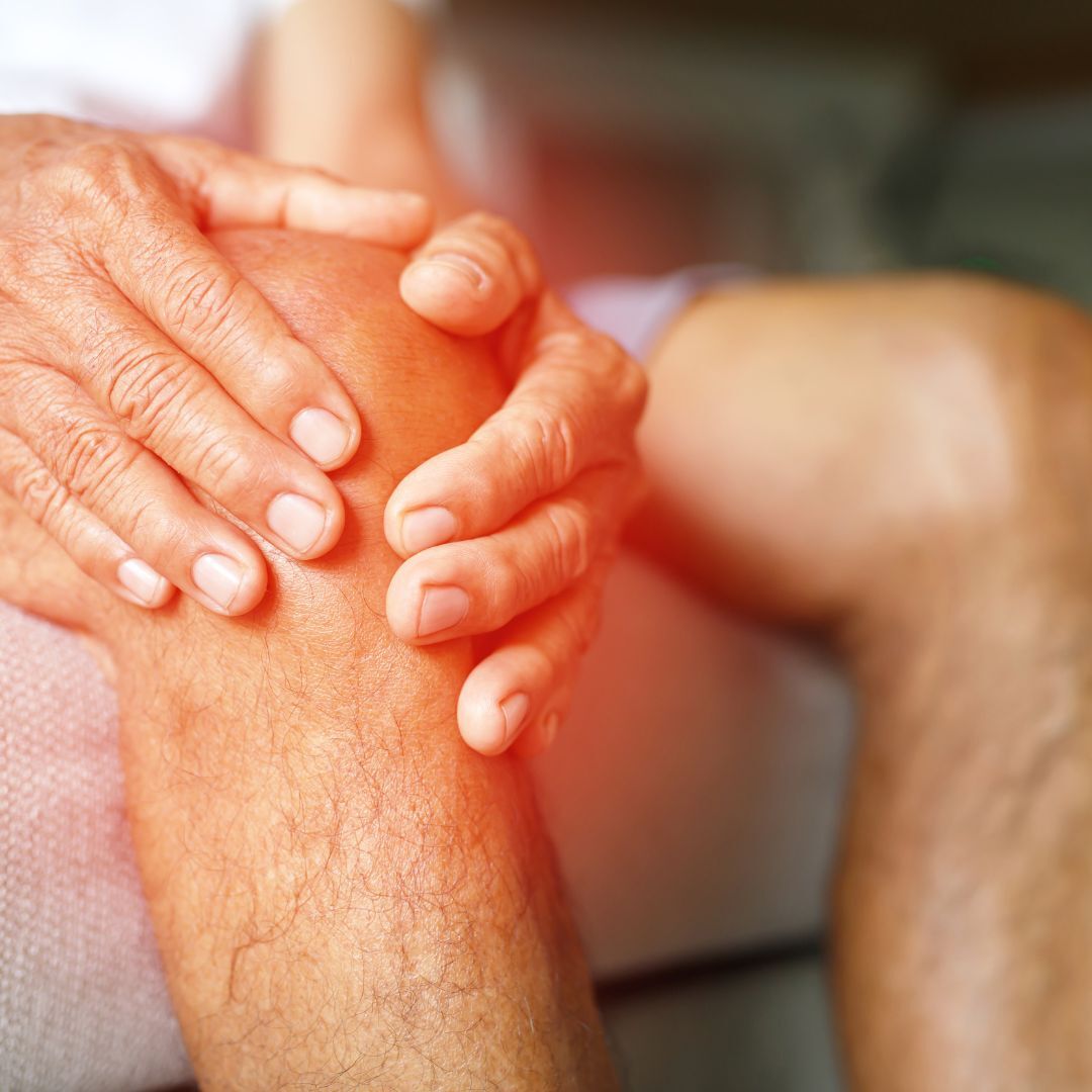 Әйелдің ер адамды белдікпен трассасы түсірілген видео