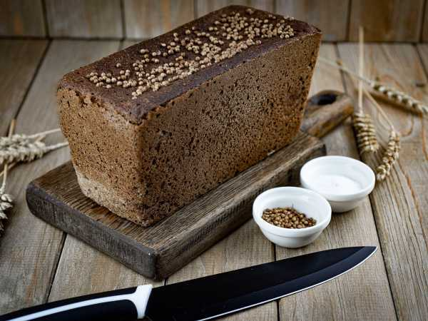 Бородинский ржаной хлеб на закваске с кориандром, испечённый в форме