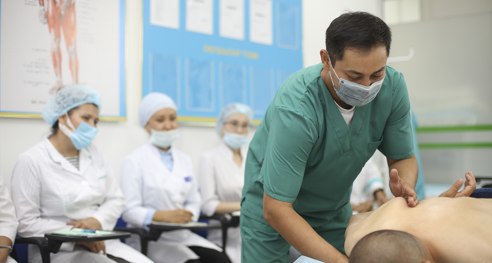 Әнші Кешаның порно суреттері