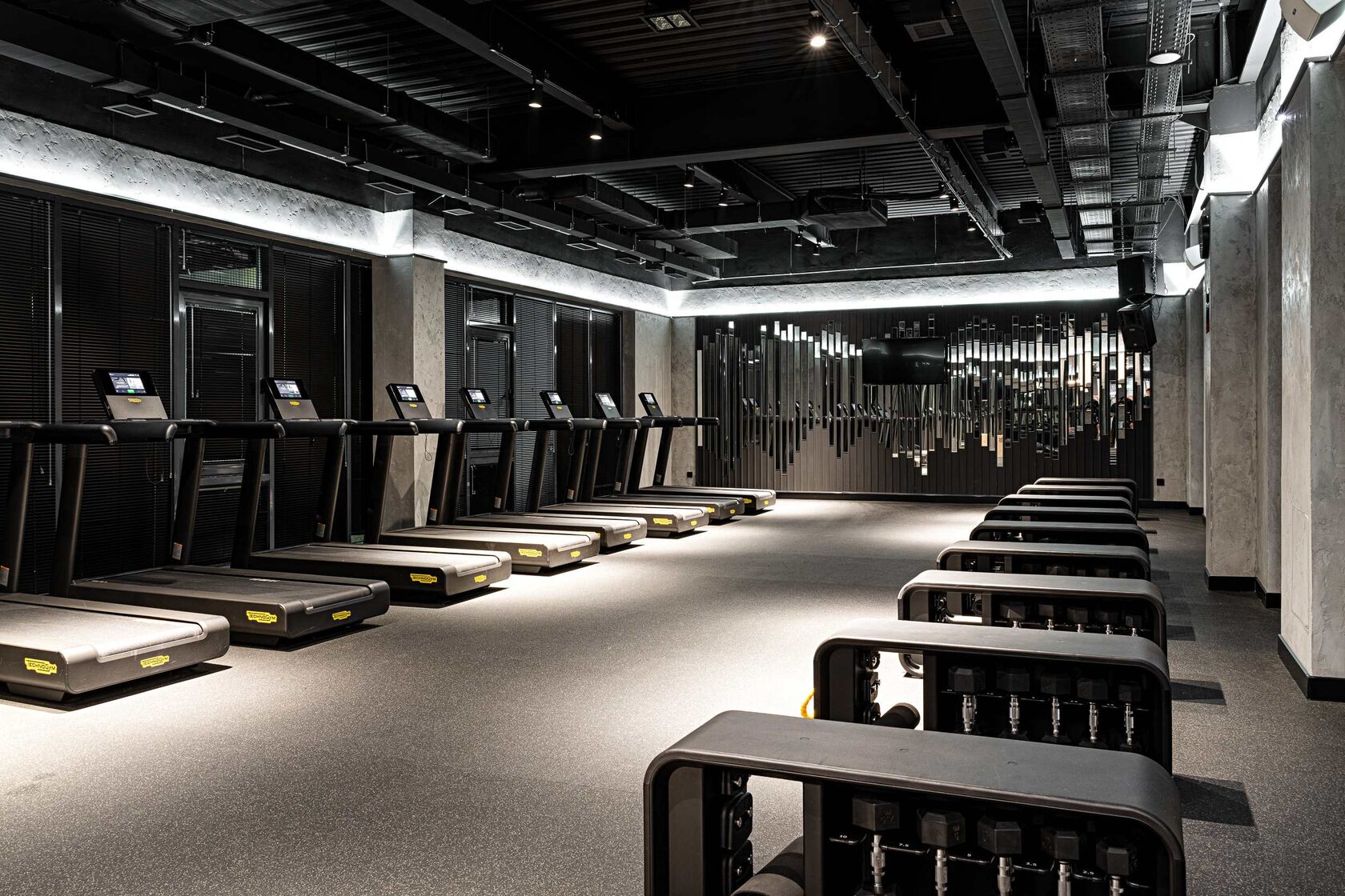 Cycle studio with tiered staging