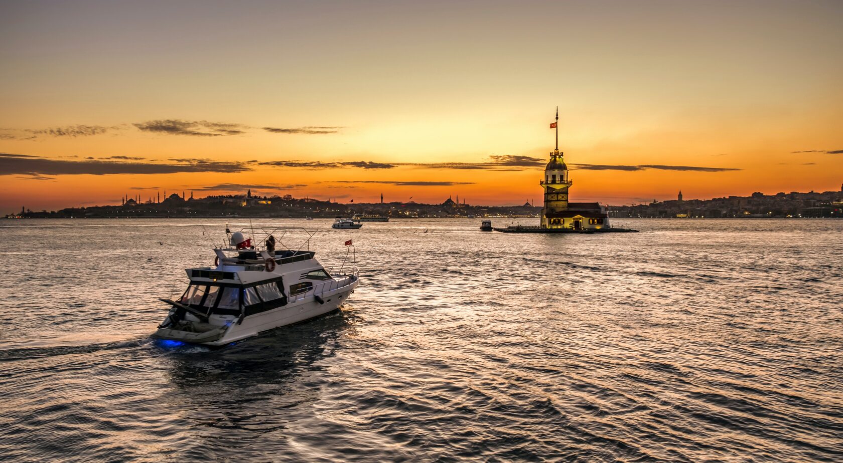 Яхт туры в Турции, прогулки на яхте по Стамбулу, закатные туры Стамбул