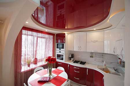 Глянцевый натяжной потолок