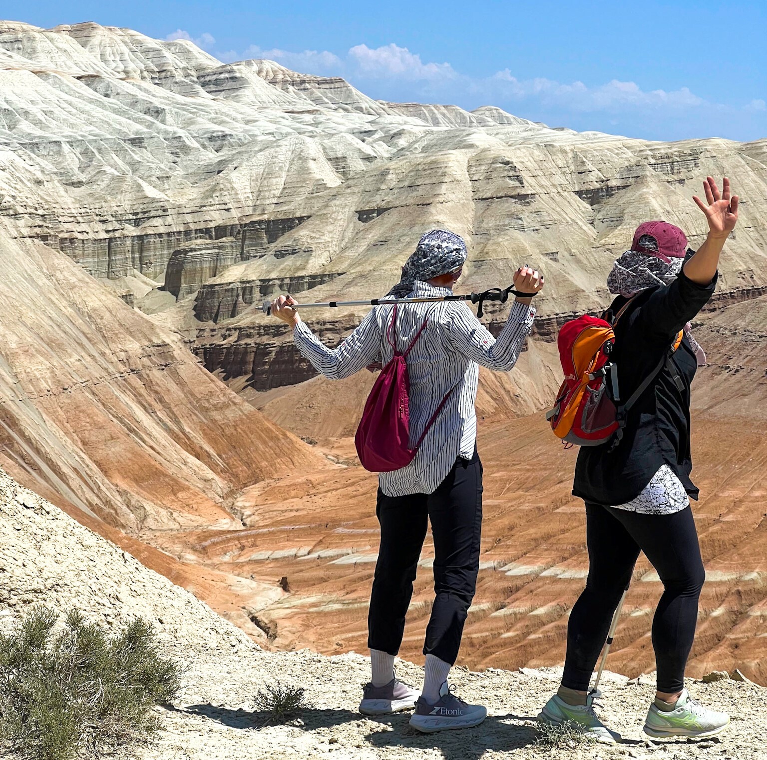 тур в казахстан меловые горы актау алтын эмель
