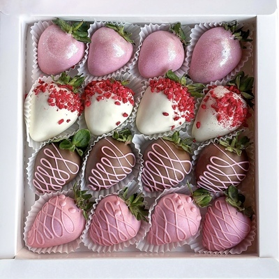 клубника в шоколаде с ягодным декором