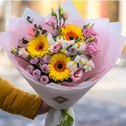 Заказать букеты цветов недорого - купить с доставкой в Алматы от ...