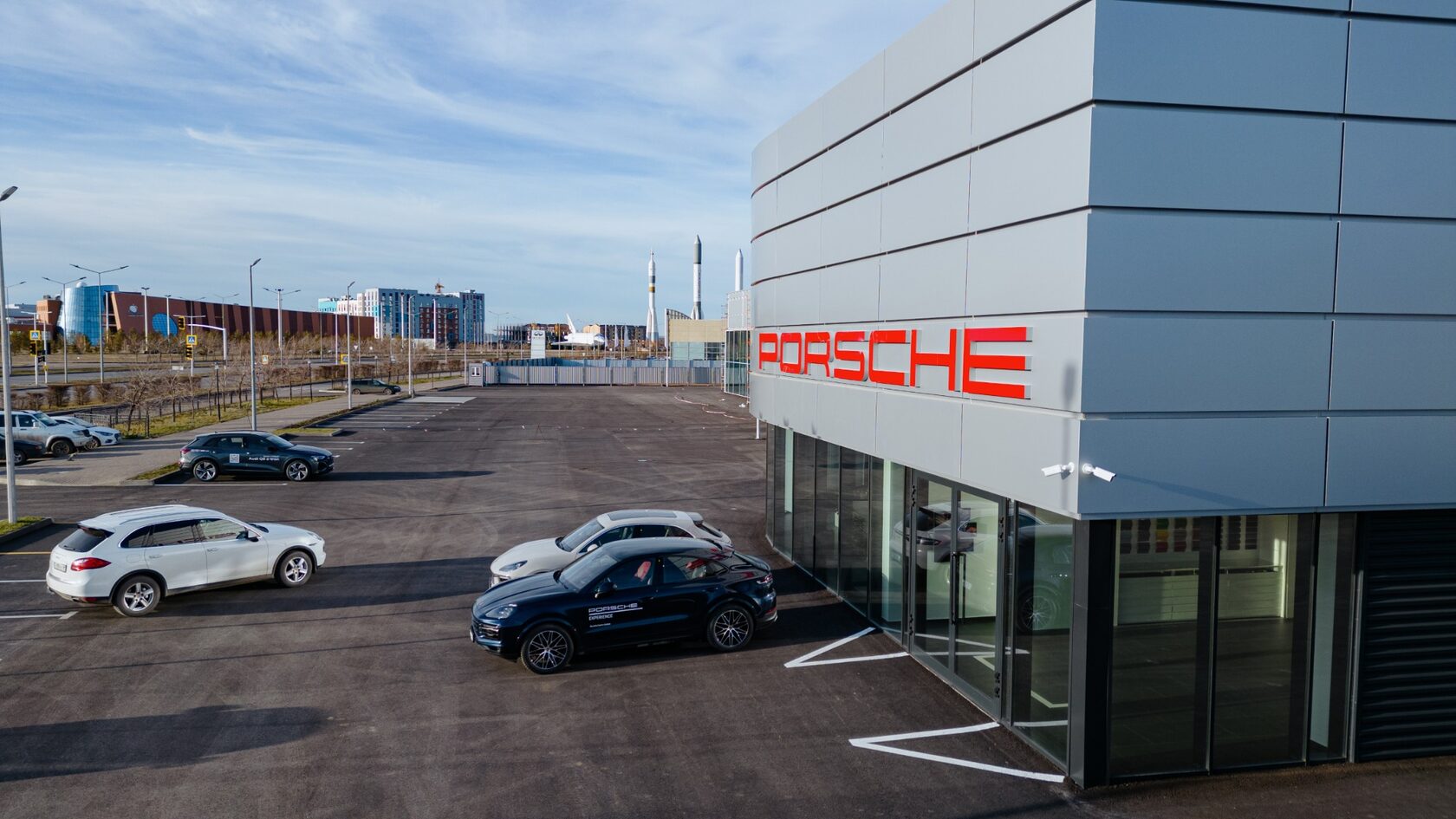 Архитектура Porsche Centre Astana