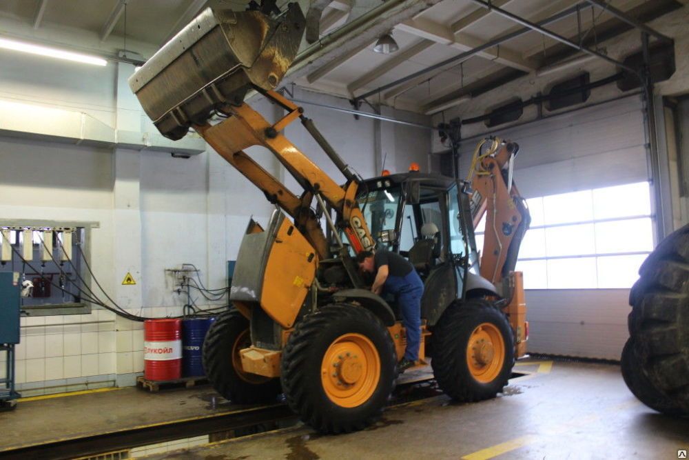 техник механик дорожно строительных машин и оборудования. сервисный центр спецтехники. сервис строительной техники. дорожные строительные машины бульдозер. сервис обслуживание спецтехники.