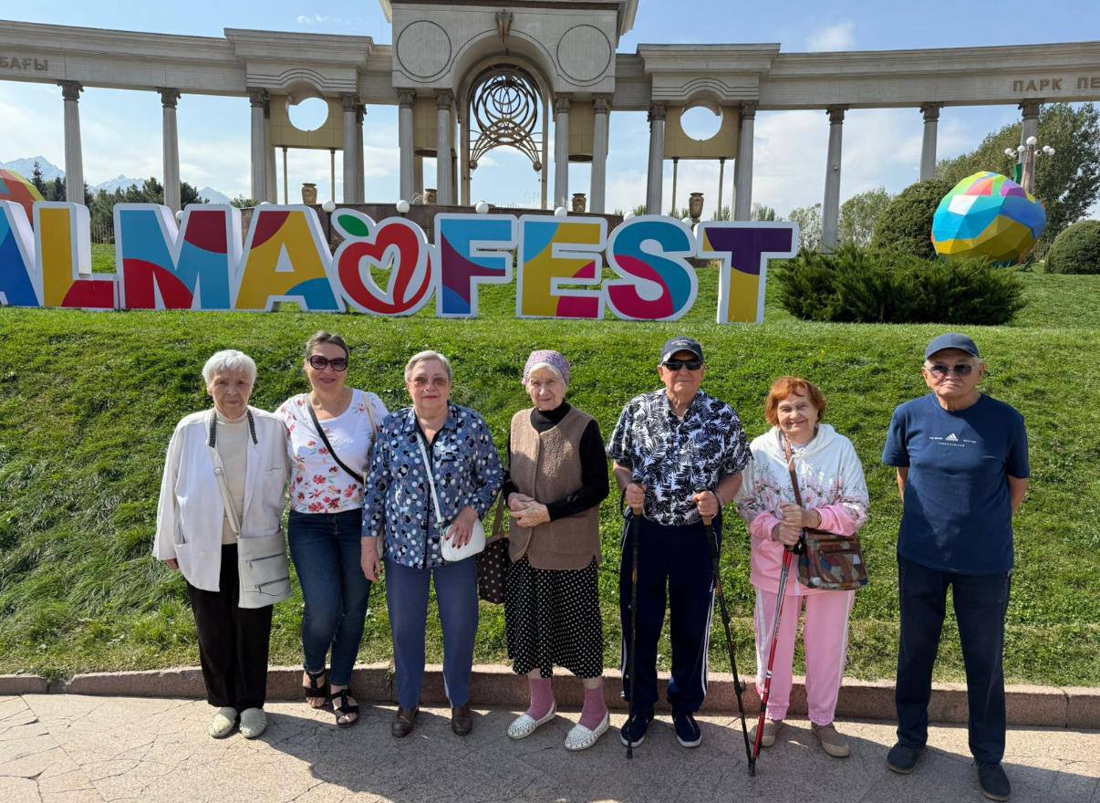 Жители социального дома Қамқор