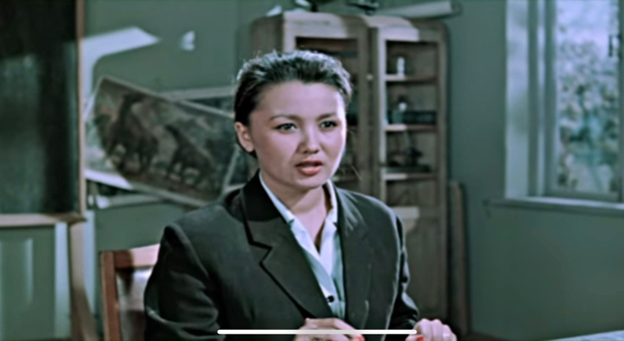 Топтық секс порносындағы жетілген еркектер Ерінмен жыныс мүшесін көтереді